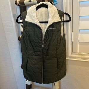 Free Country Olive Quilted Vest with Ivory Fleece